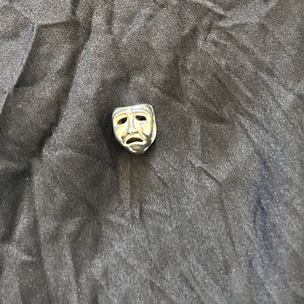 Pandora to be or not to be theatre charm
